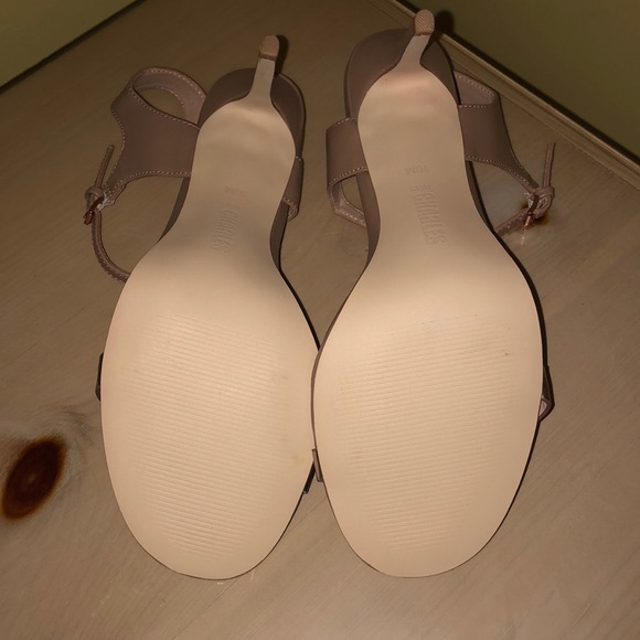 ❤️3 FOR $50❤️ NWOT 3inch Tan Heels with Gold Strap - Picture 5 of 6